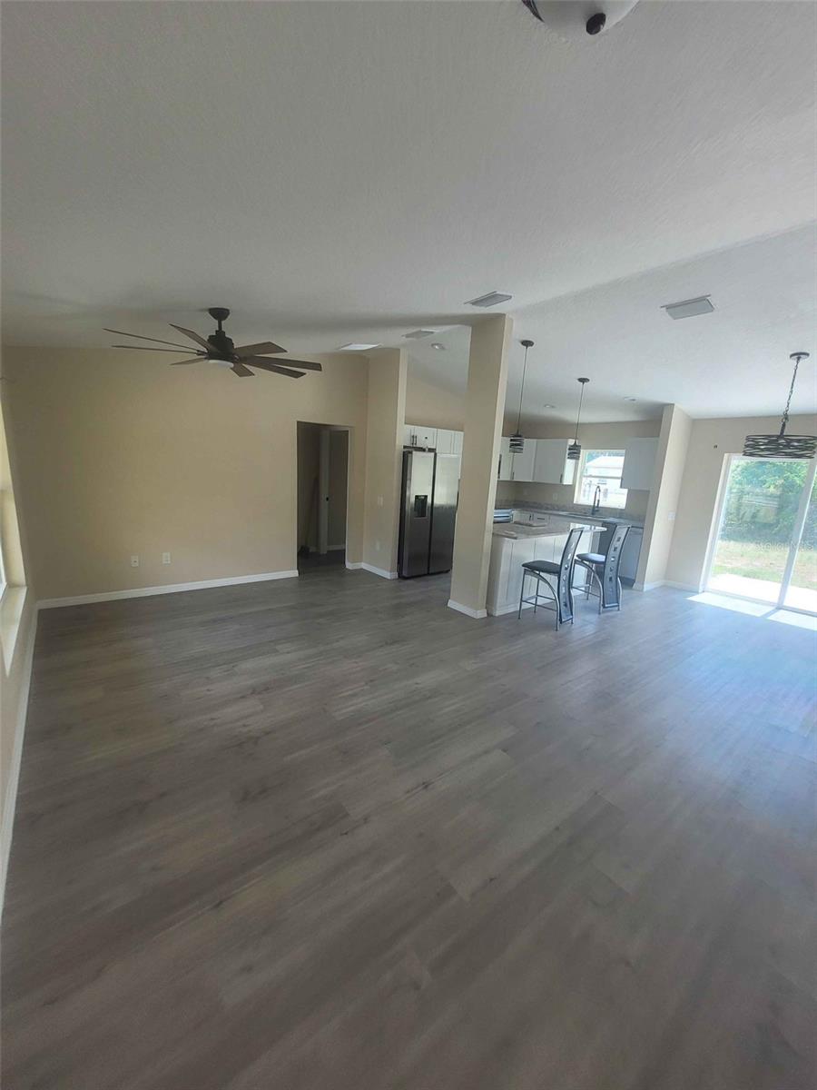 410 Kilgore St Property Photo 6