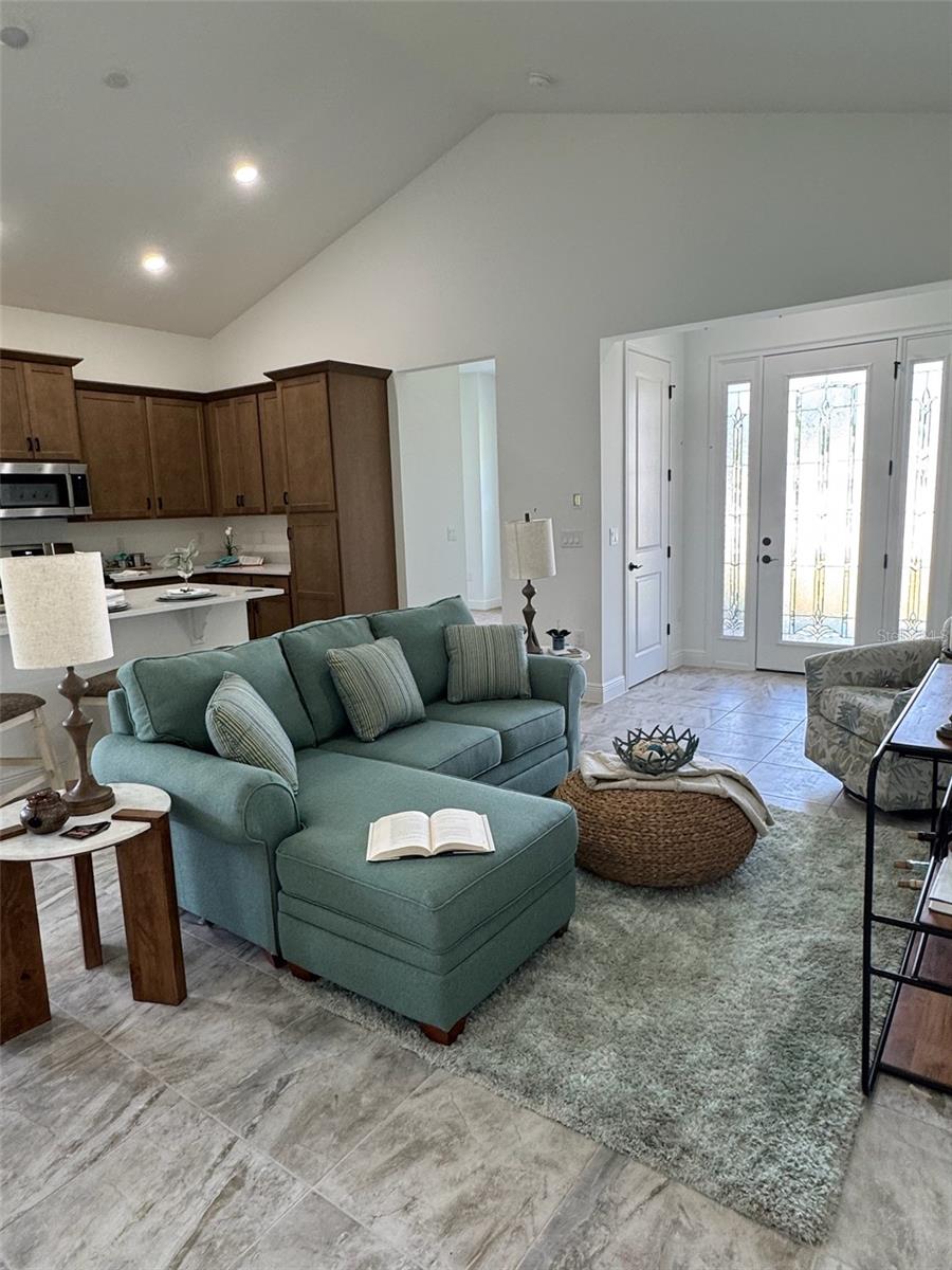 927 Azalea Walk Cir Property Photo 5