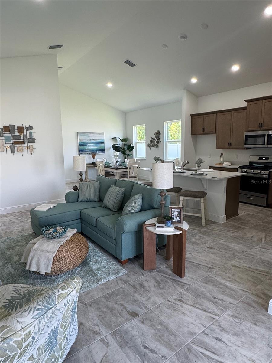 927 Azalea Walk Cir Property Photo 6