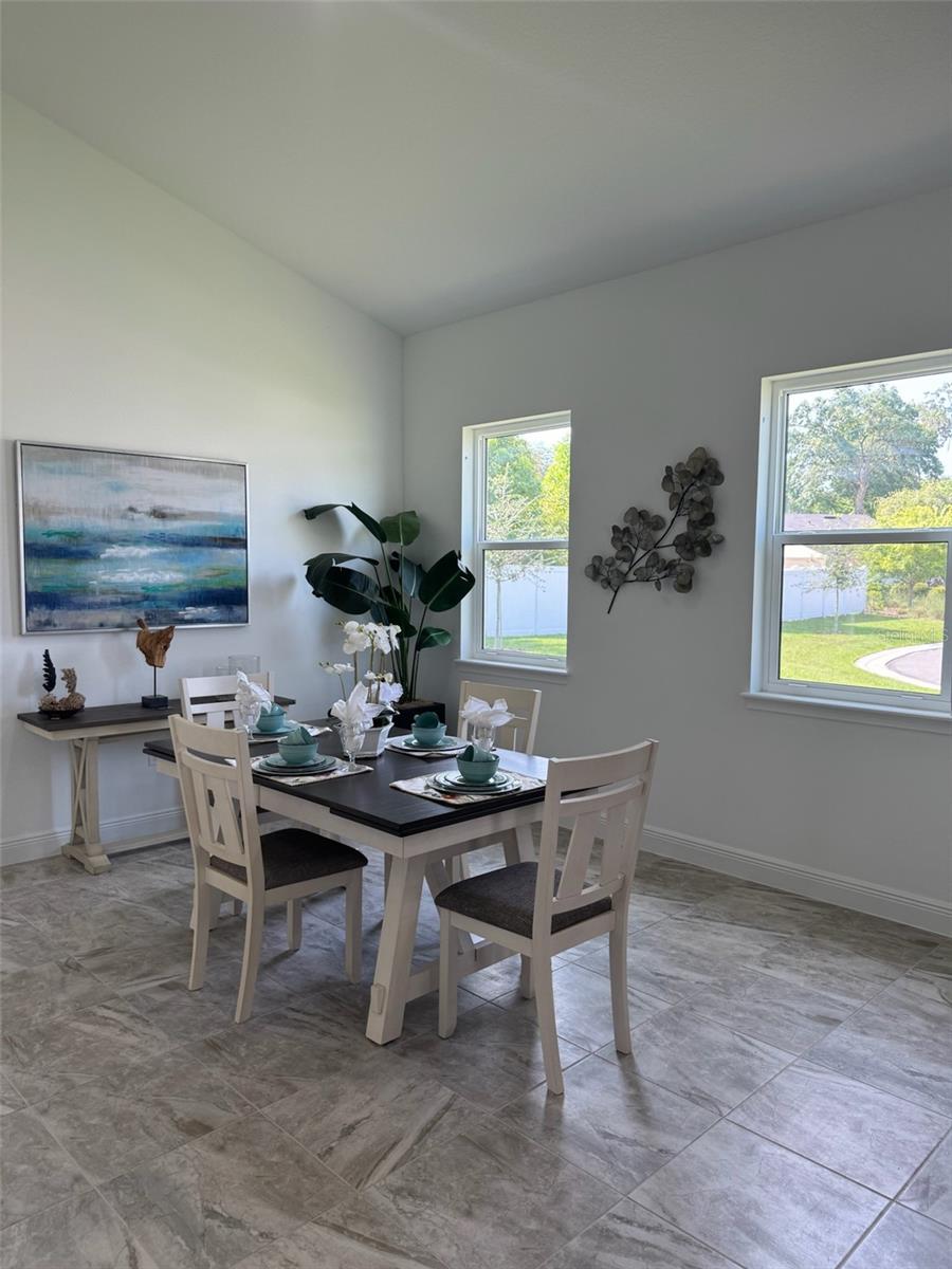 927 Azalea Walk Cir Property Photo 7