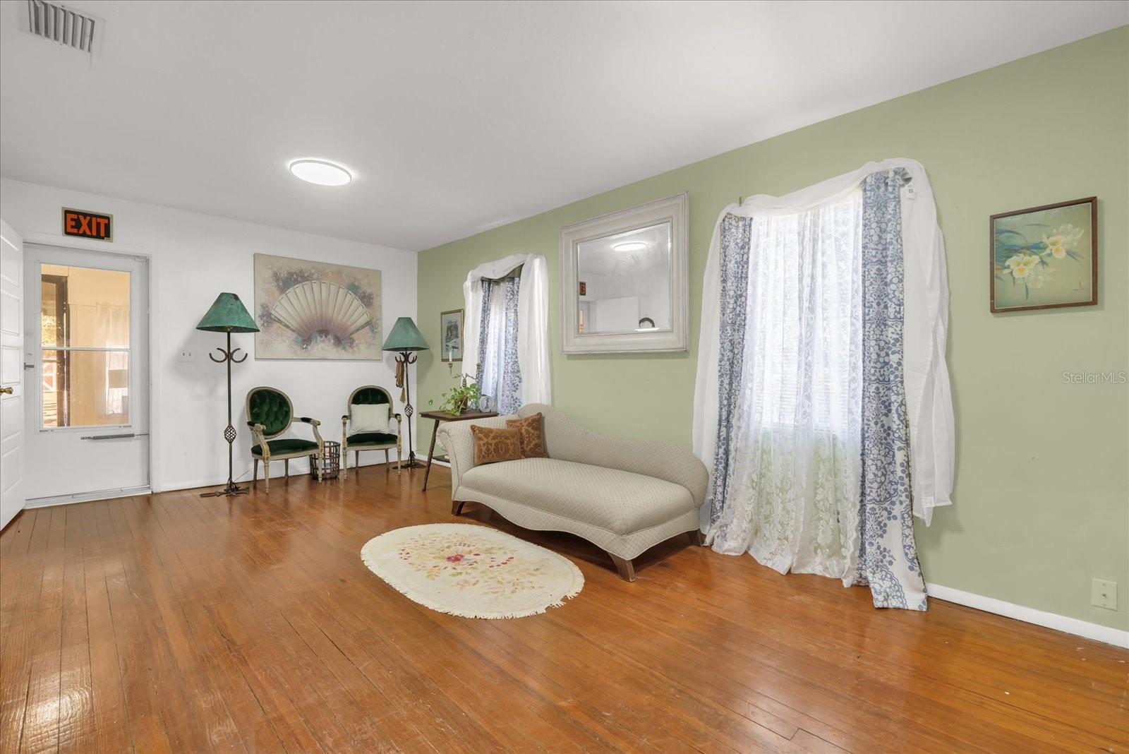 312 E Main St Property Photo 16