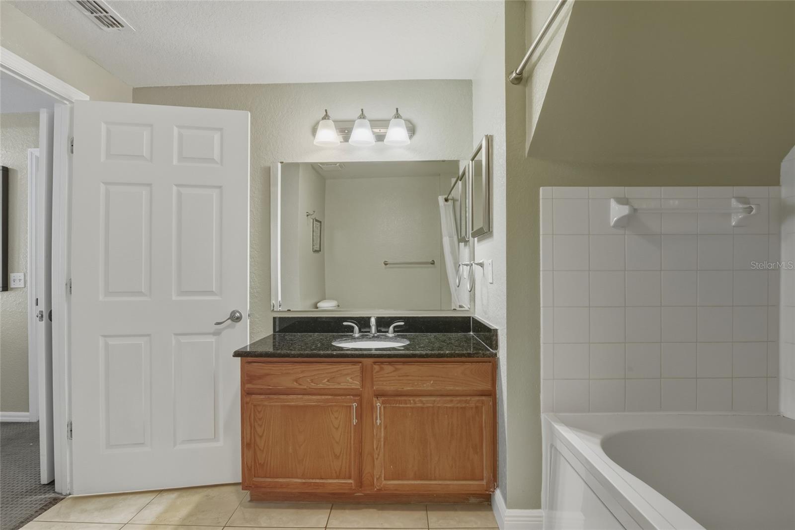 2610 Lodi Cir #106 Property Photo 14