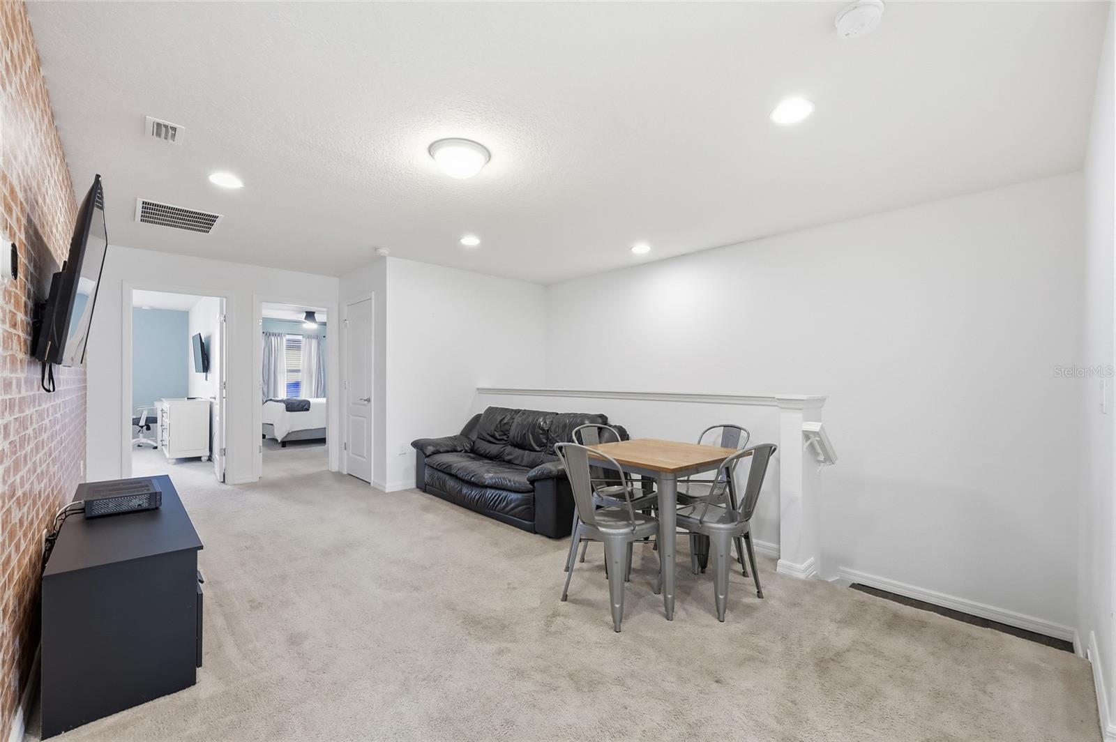 8929 Sydney Ave Property Photo 17