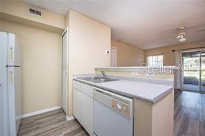 5136 Park Central Dr #215 Property Photo 18