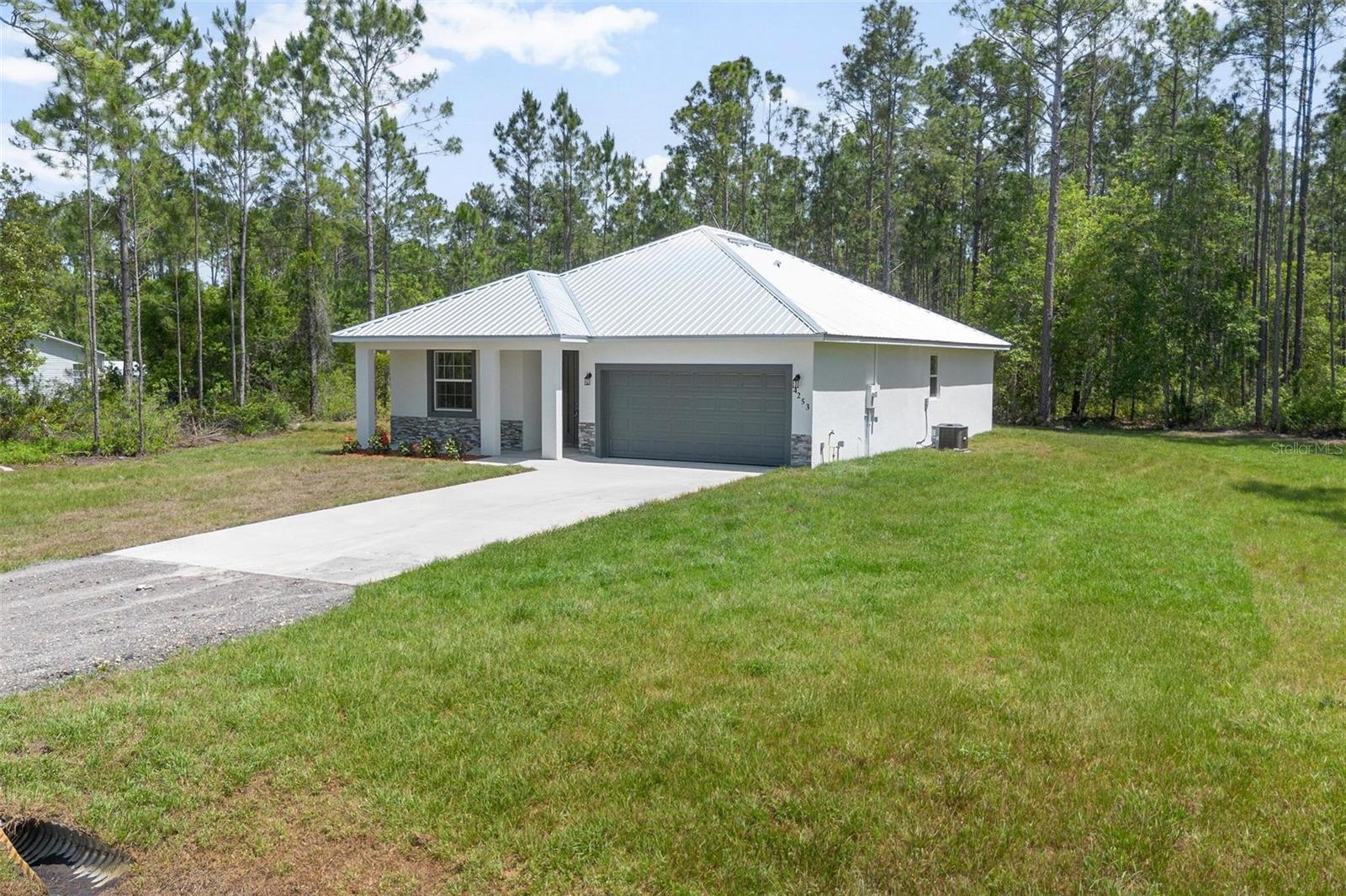 5542 Buckeye Ln Property Photo 3