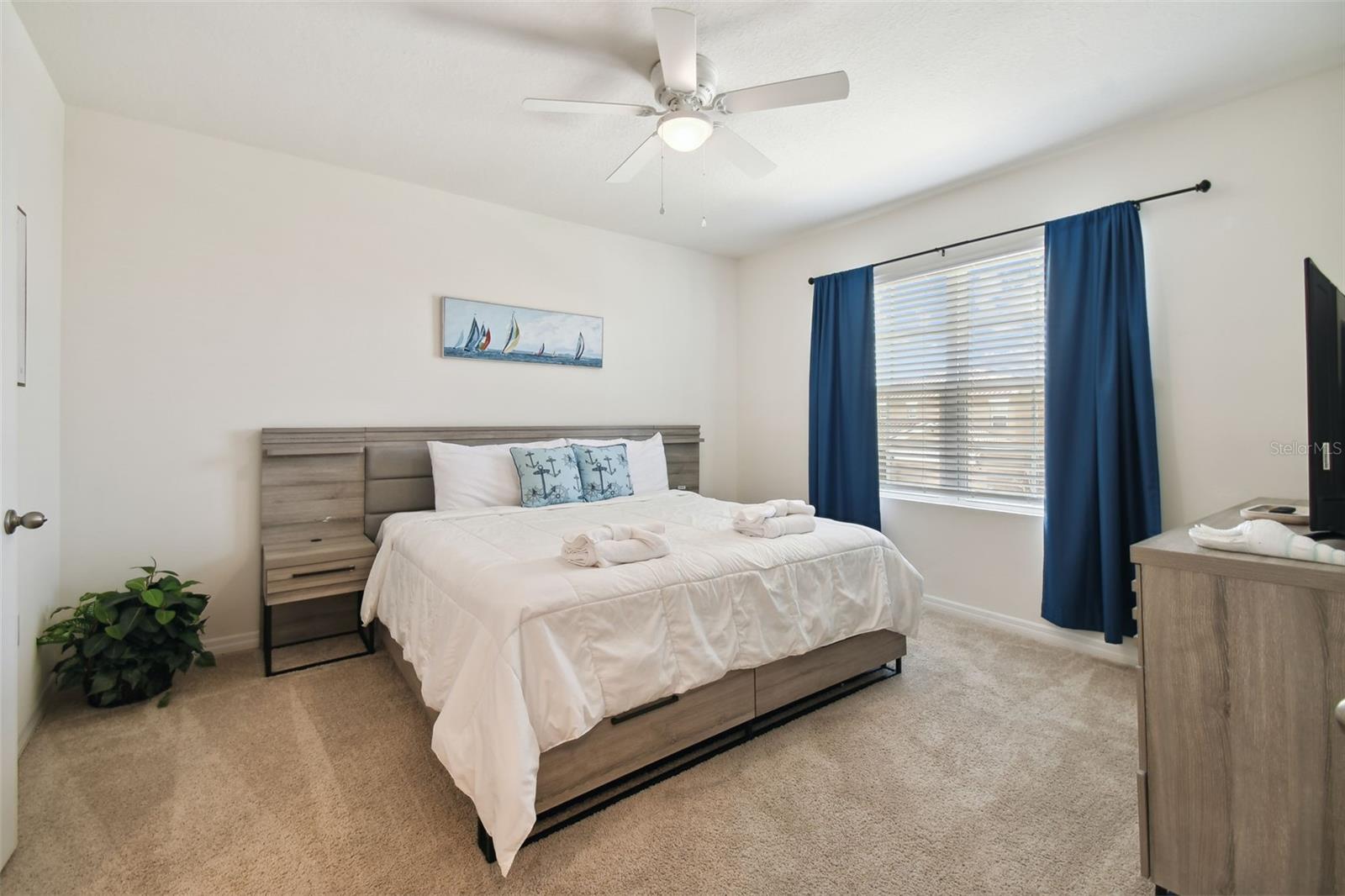 7704 Oakmoss Loop Property Photo 6