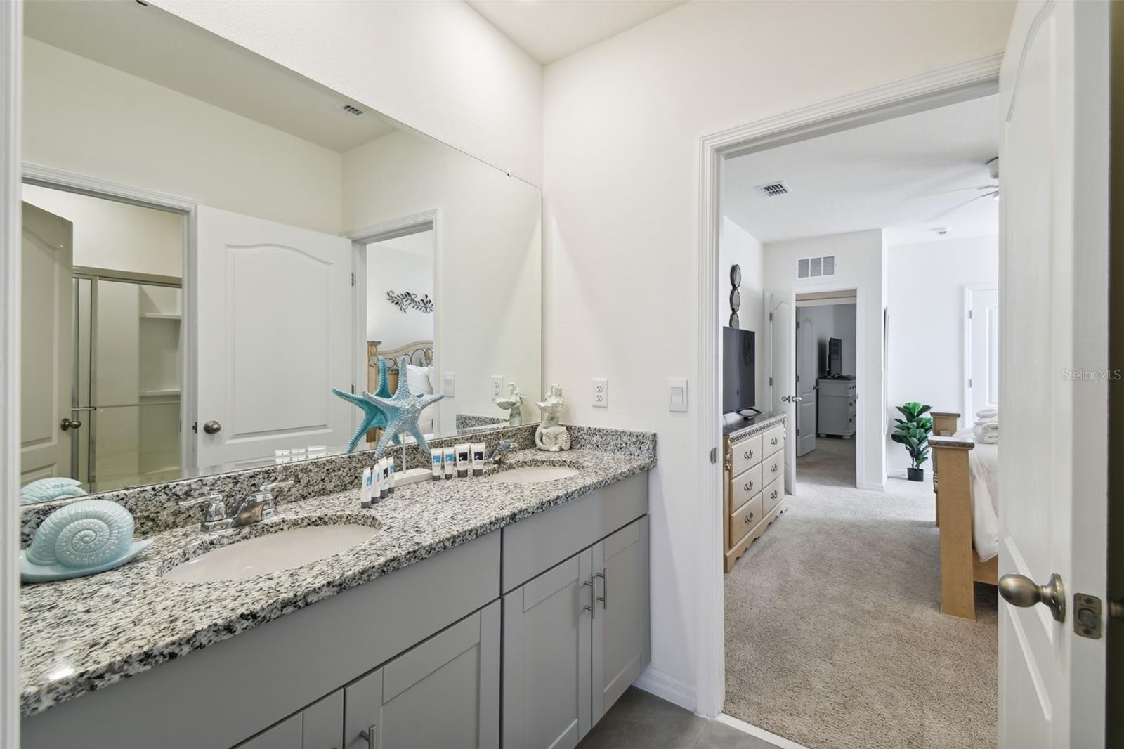 7704 Oakmoss Loop Property Photo 9