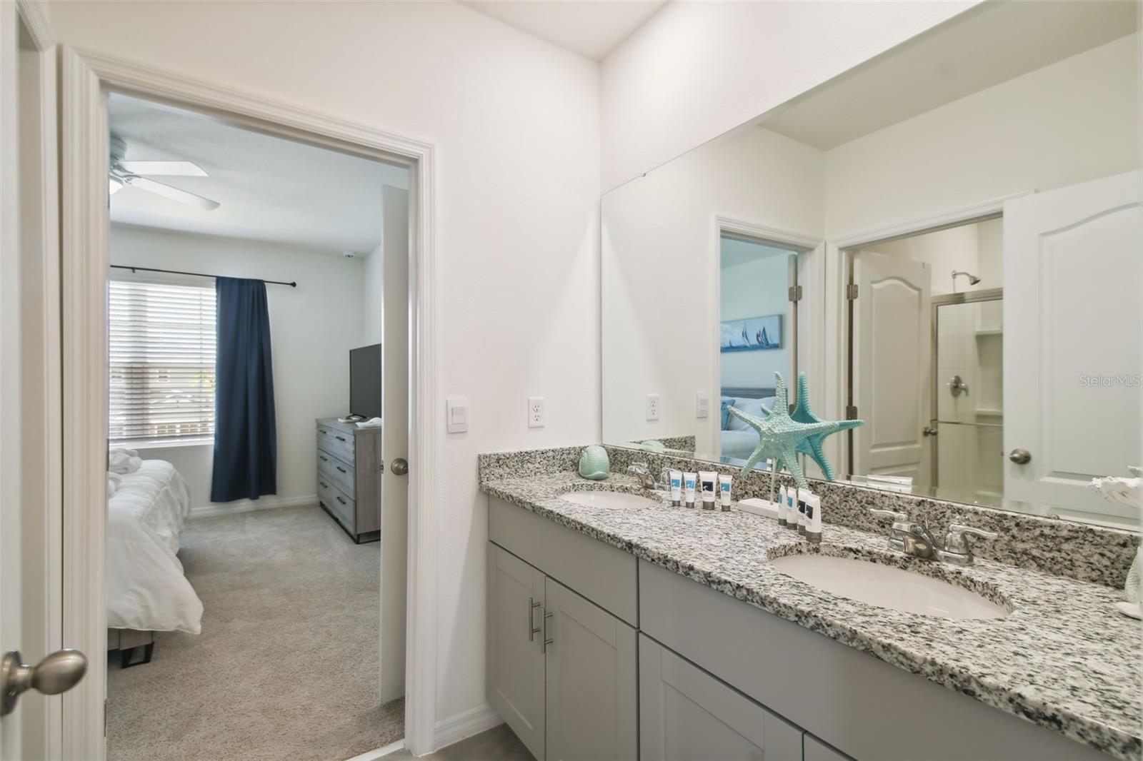 7704 Oakmoss Loop Property Photo 12