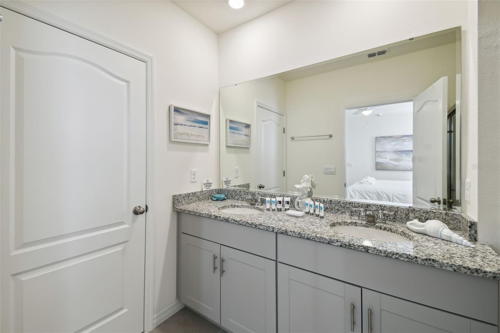 7704 Oakmoss Loop Property Photo 19