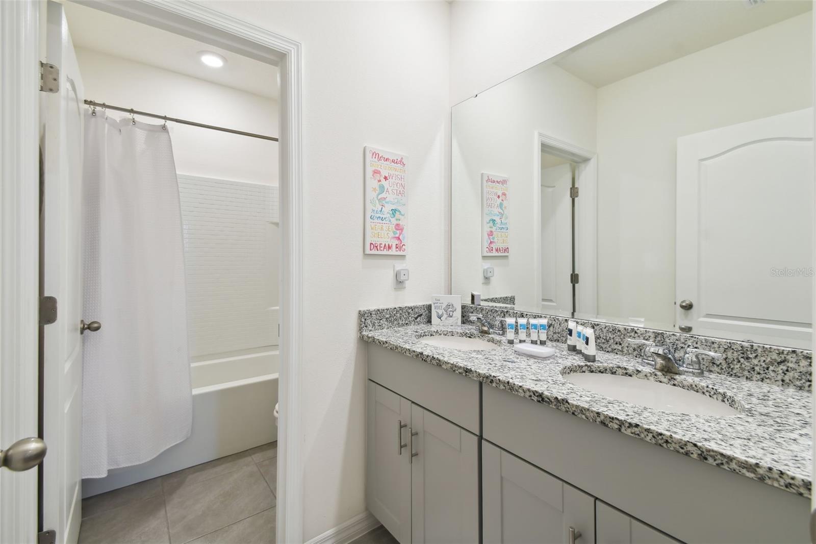 7704 Oakmoss Loop Property Photo 24