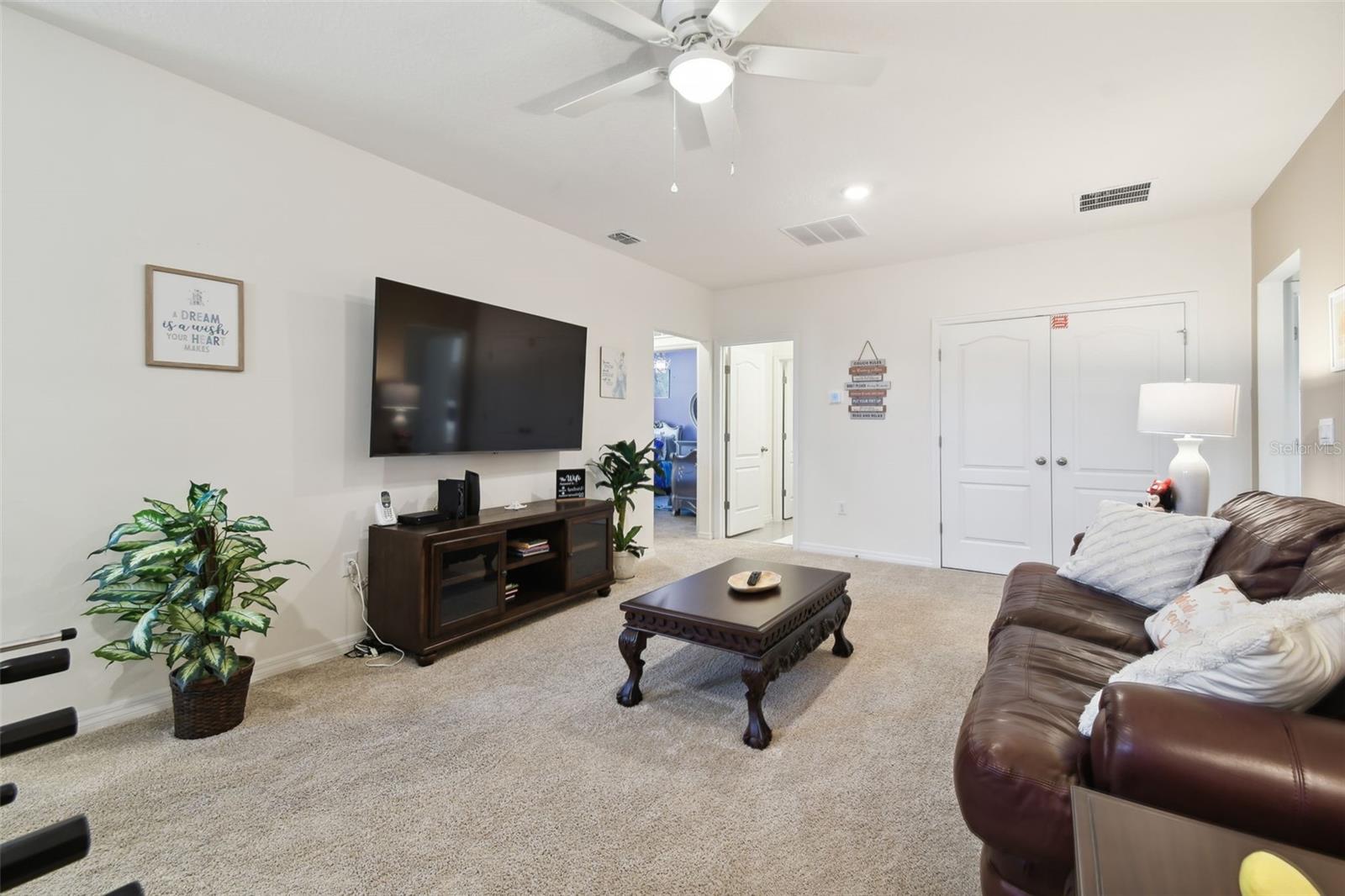 7704 Oakmoss Loop Property Photo 35