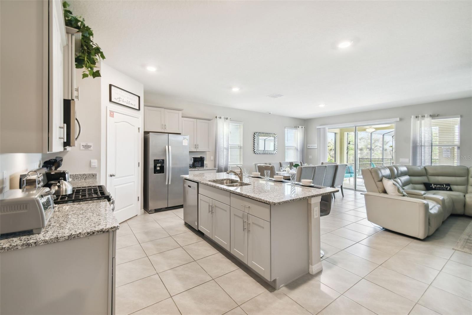 7704 Oakmoss Loop Property Photo 44