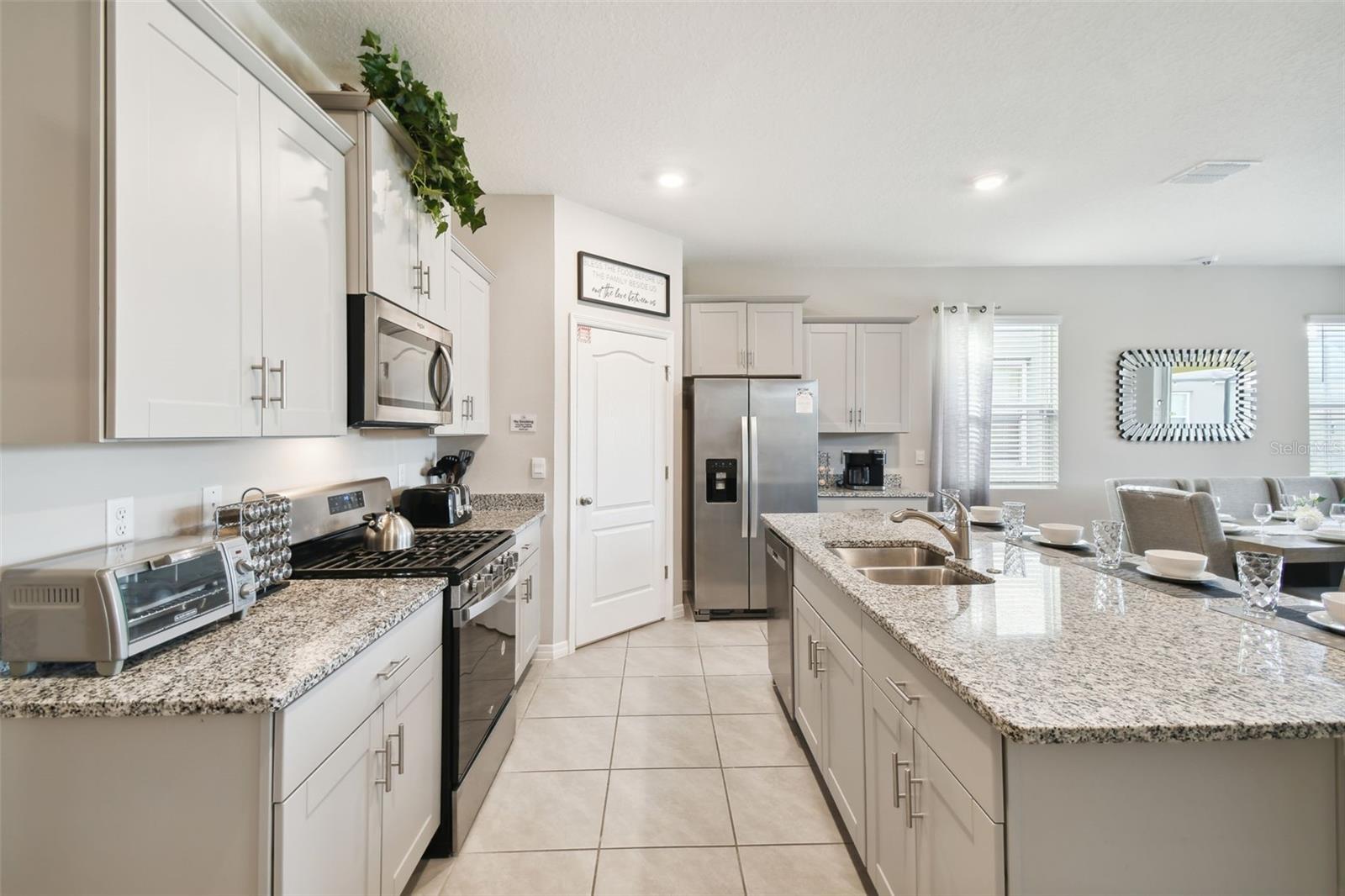 7704 Oakmoss Loop Property Photo 45