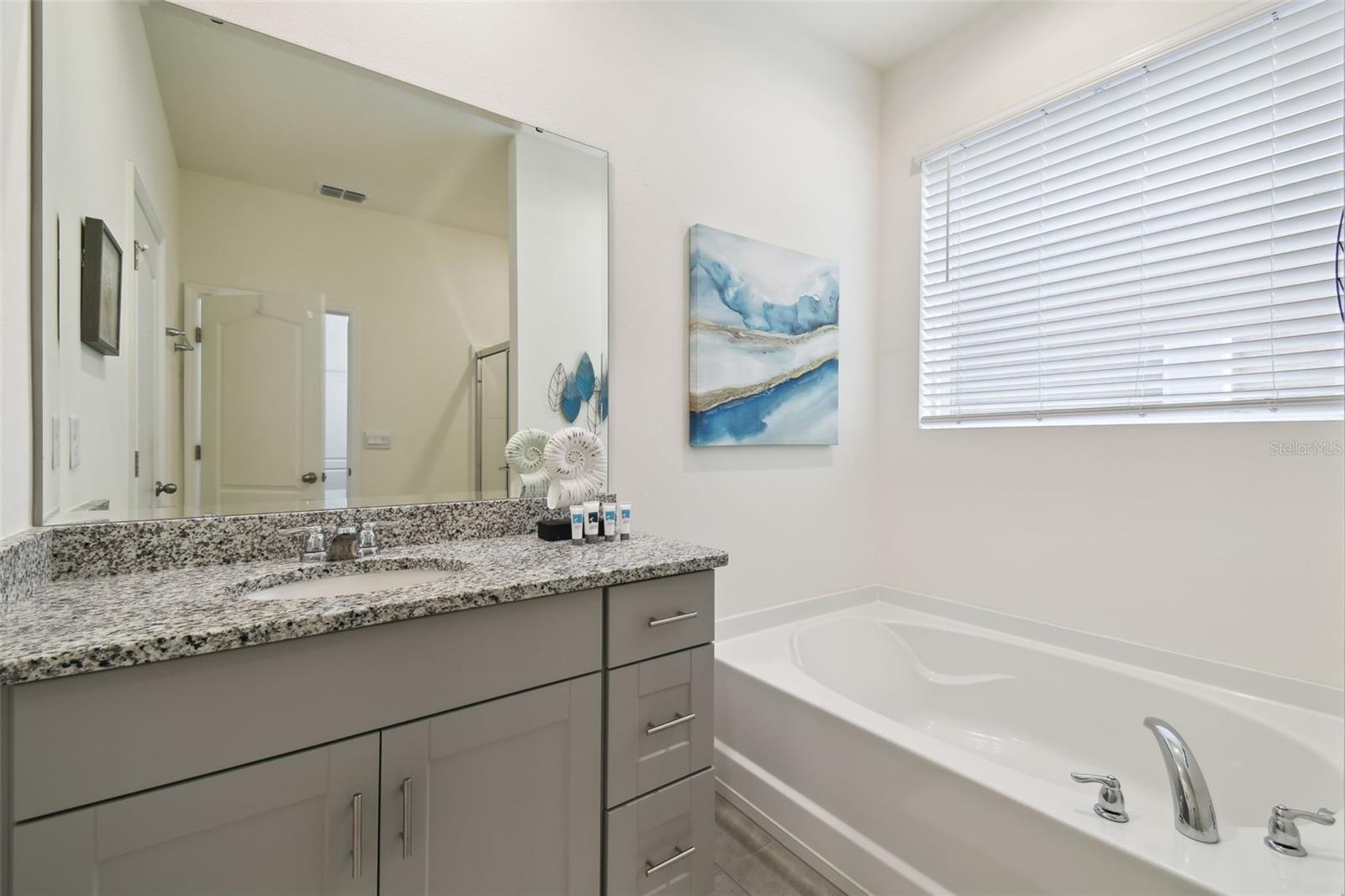 7704 Oakmoss Loop Property Photo 62