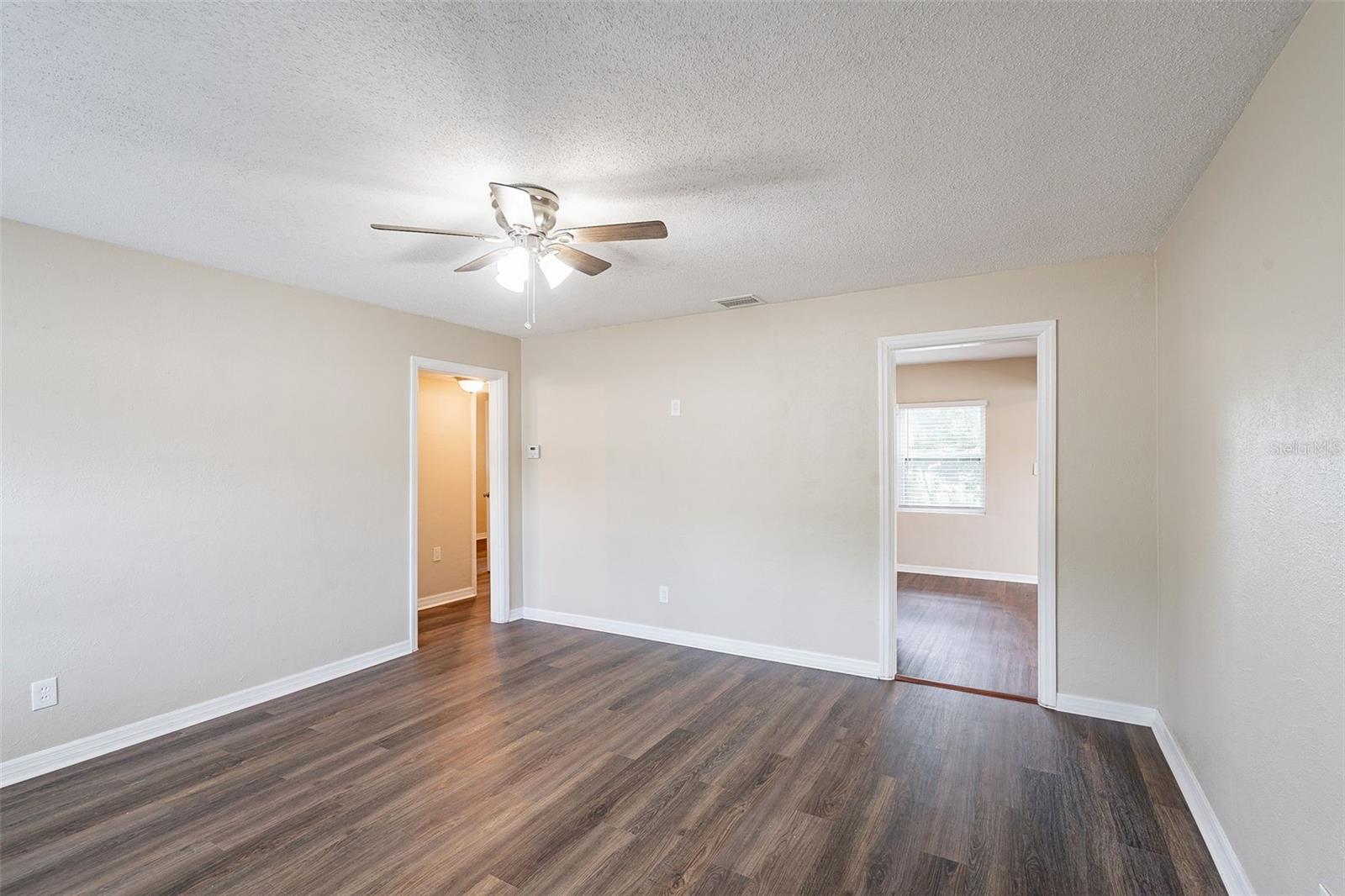 1411 N Powers Dr Property Photo 4