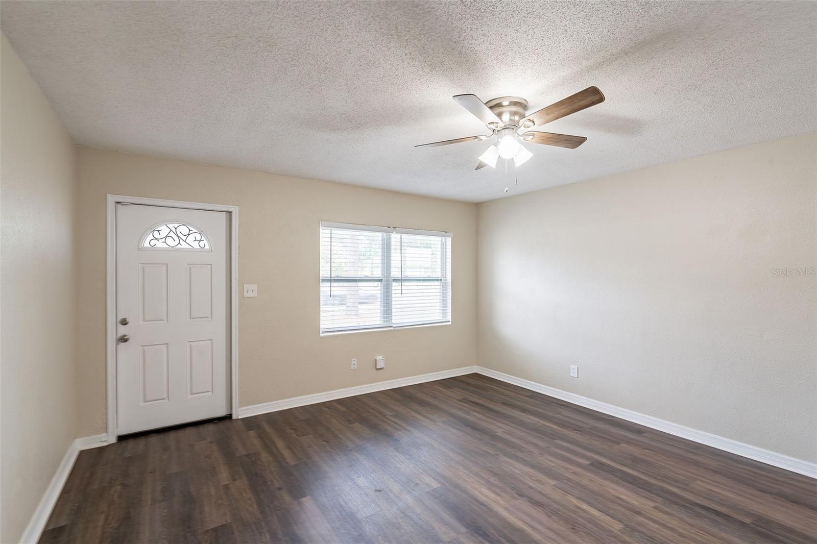 1411 N Powers Dr Property Photo 5