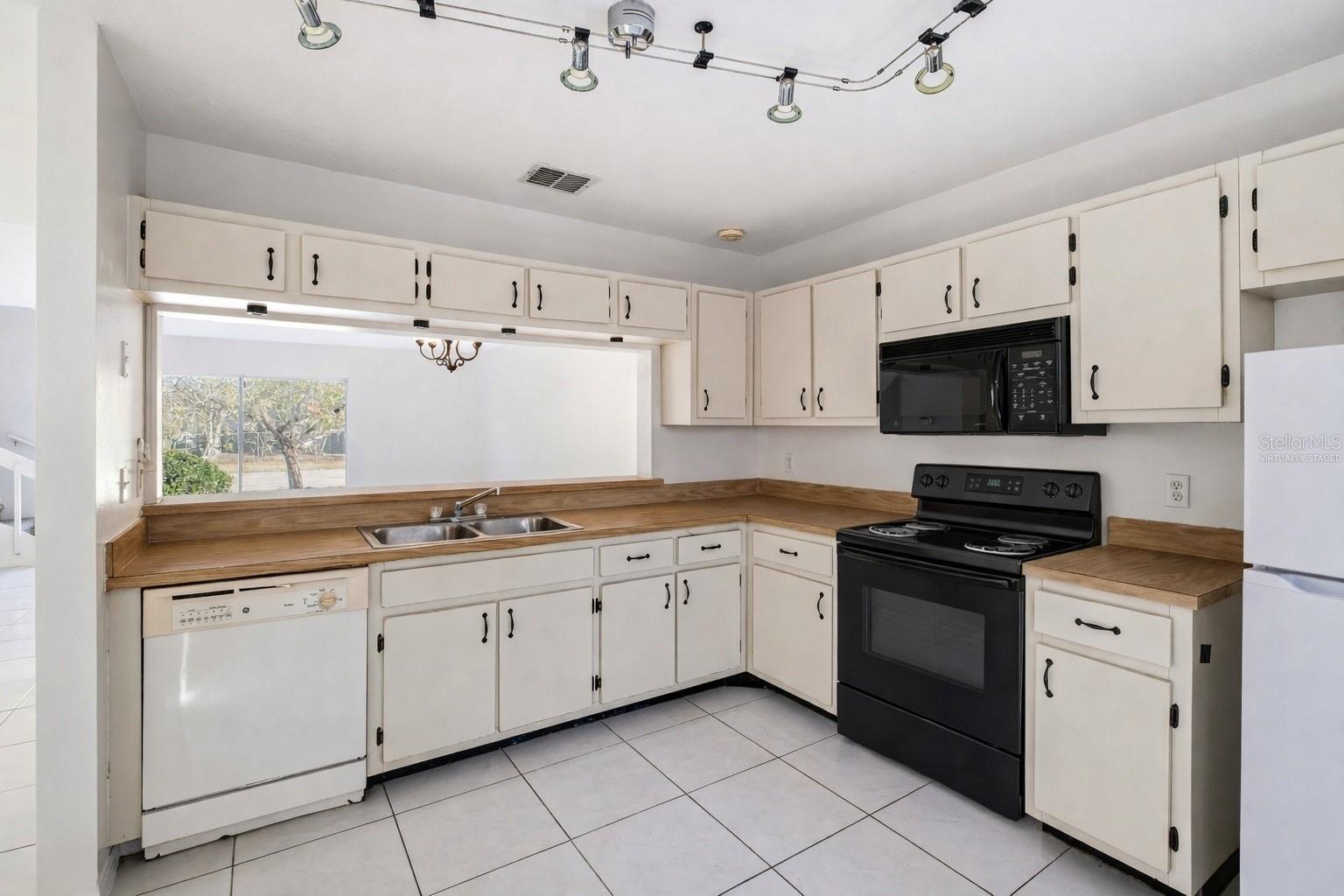 6040 Scotchwood Gln #105 Property Photo 10