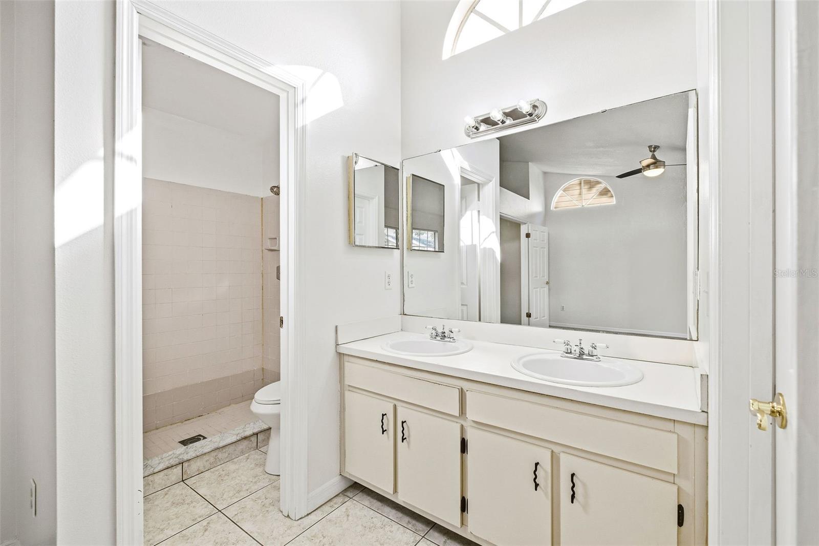 6040 Scotchwood Gln #105 Property Photo 14