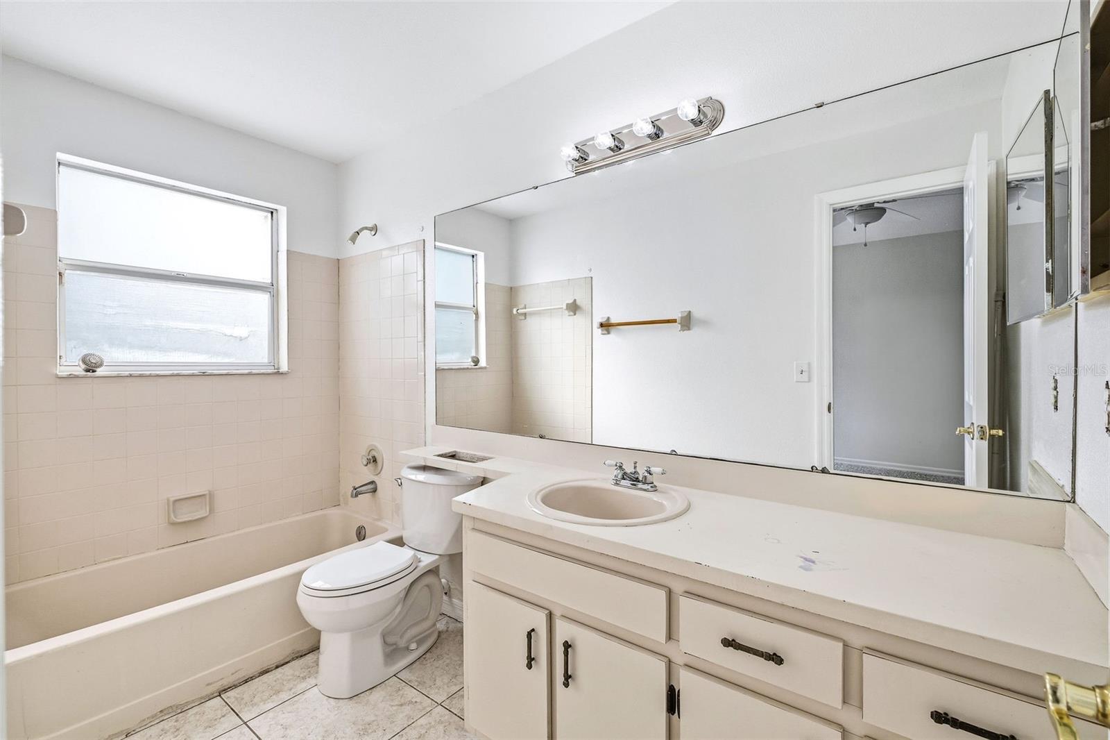 6040 Scotchwood Gln #105 Property Photo 18