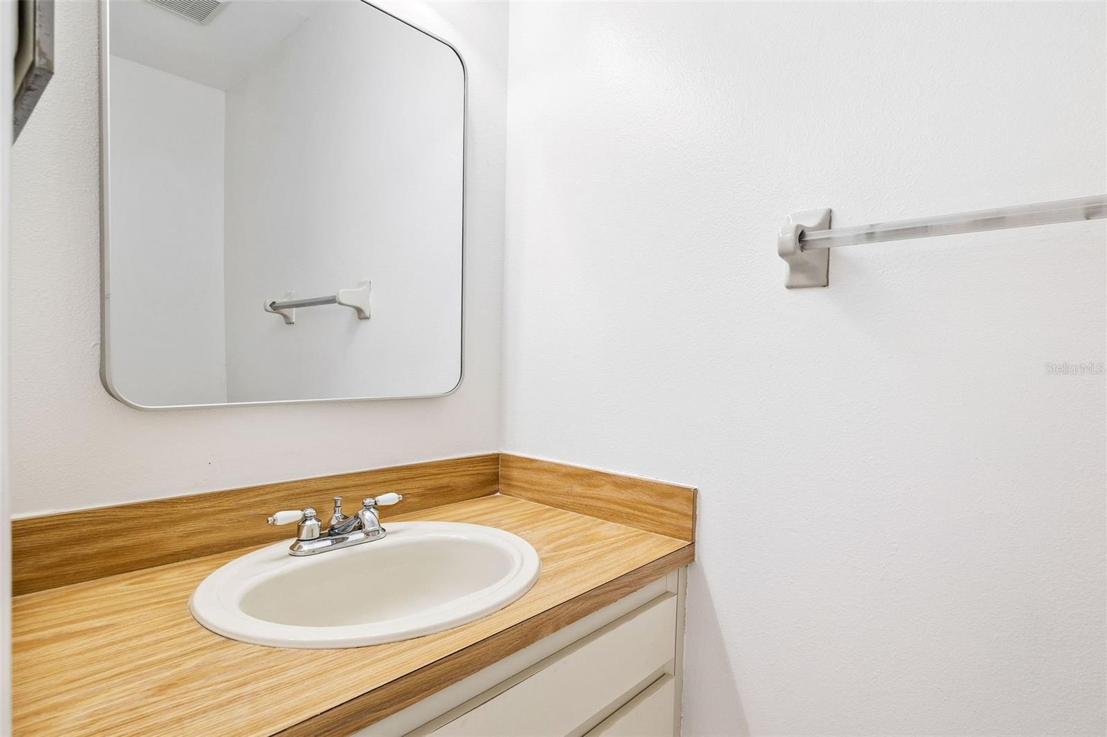 6040 Scotchwood Gln #105 Property Photo 20