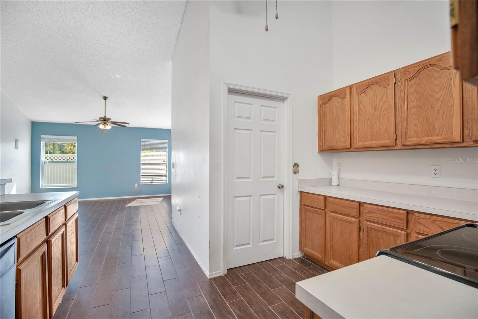 6019 Long Peak Dr Property Photo 6
