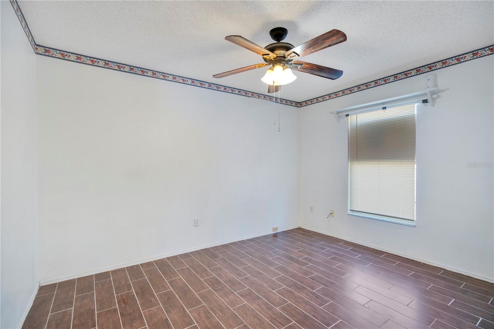 6019 Long Peak Dr Property Photo 13