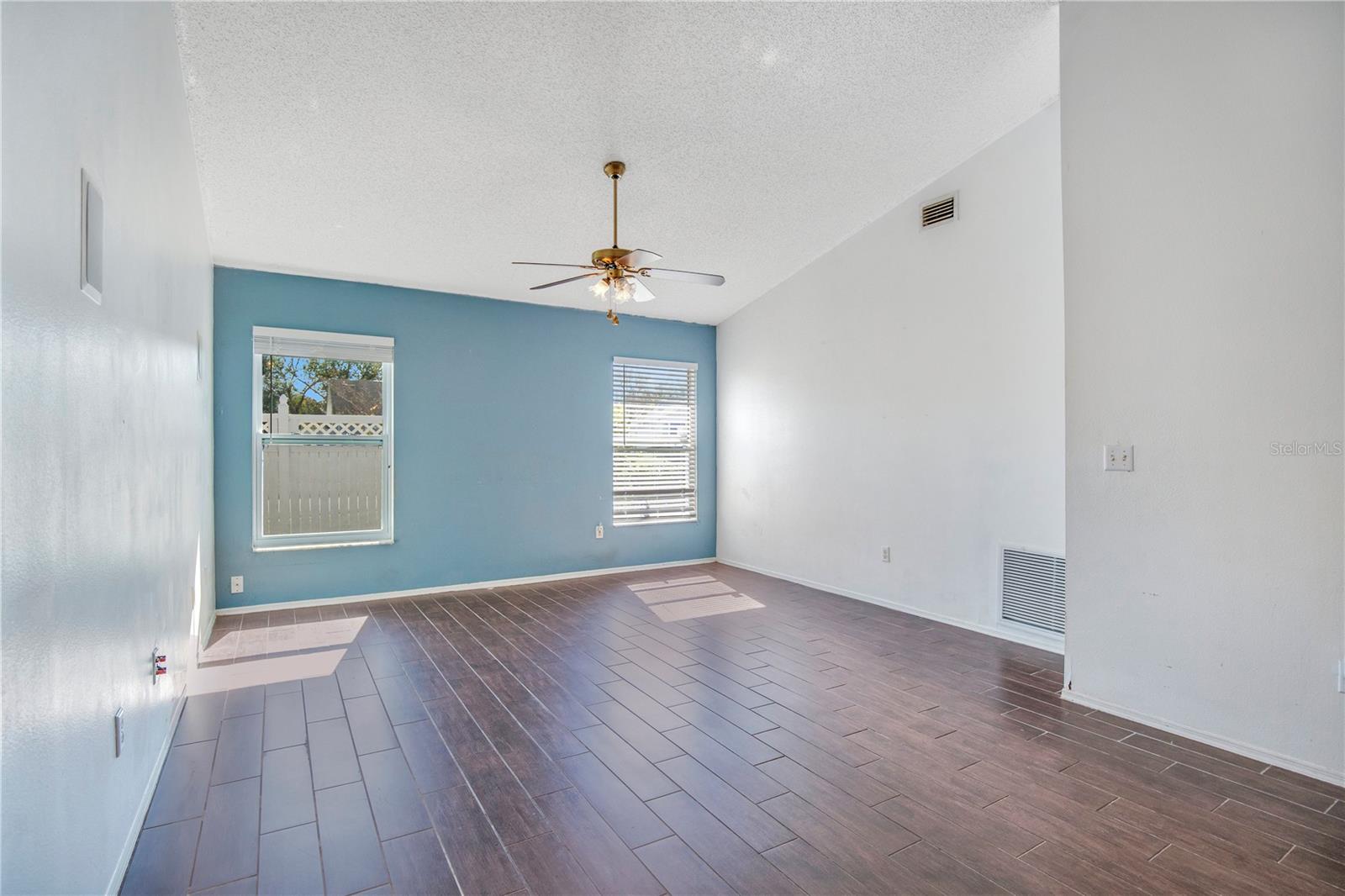 6019 Long Peak Dr Property Photo 17