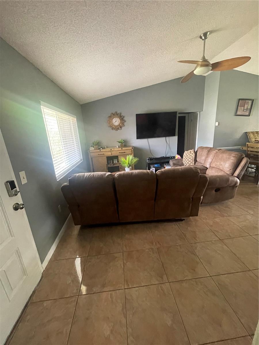 6801 Compass Ct Property Photo 3