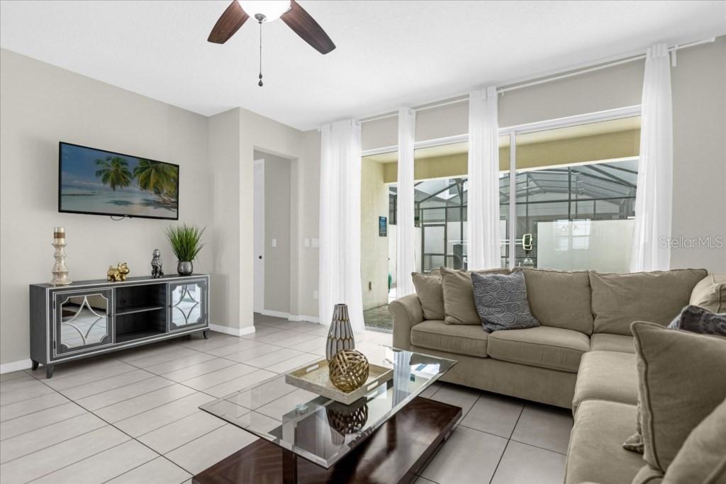 1540 Carey Palm Cir Property Photo 3