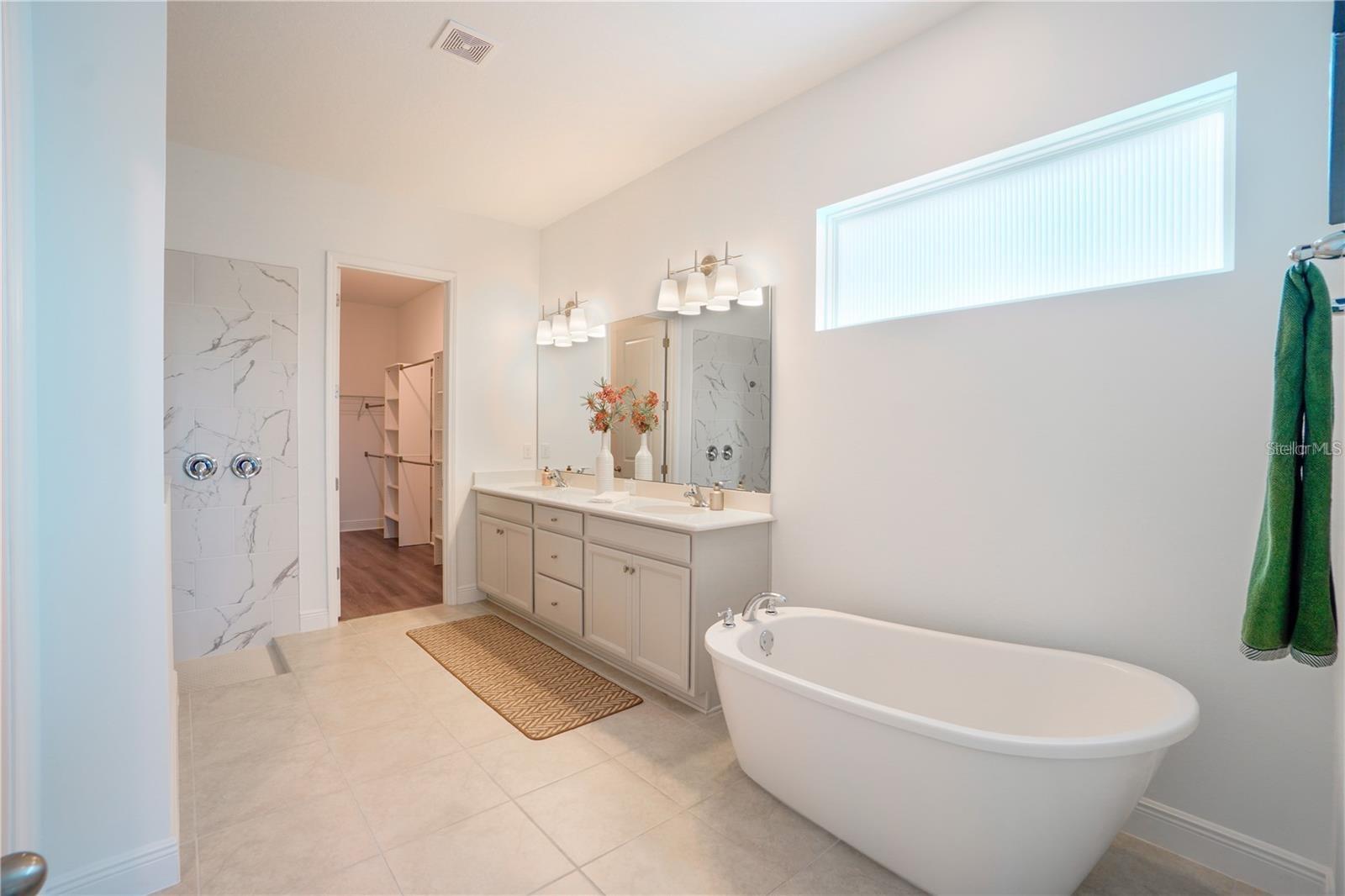 15701 Vetta Dr Property Photo 9