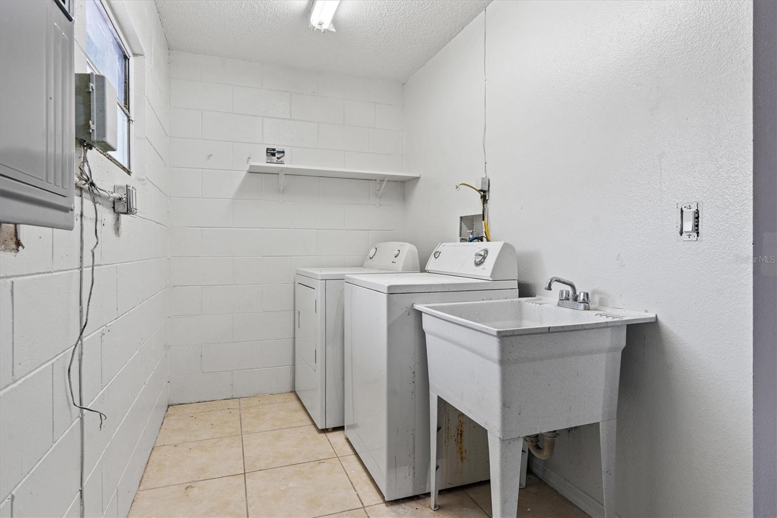 766 Tamerlane St Property Photo 31