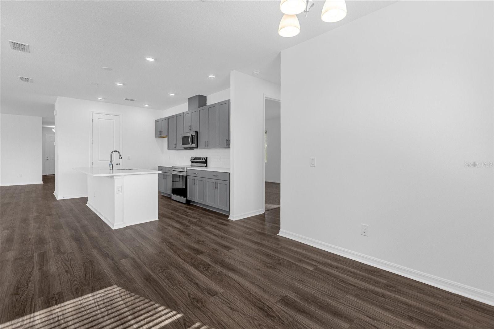 2355 Lancashire St Property Photo 19
