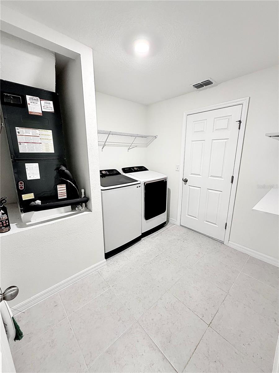 288 Towns Cir Property Photo 14
