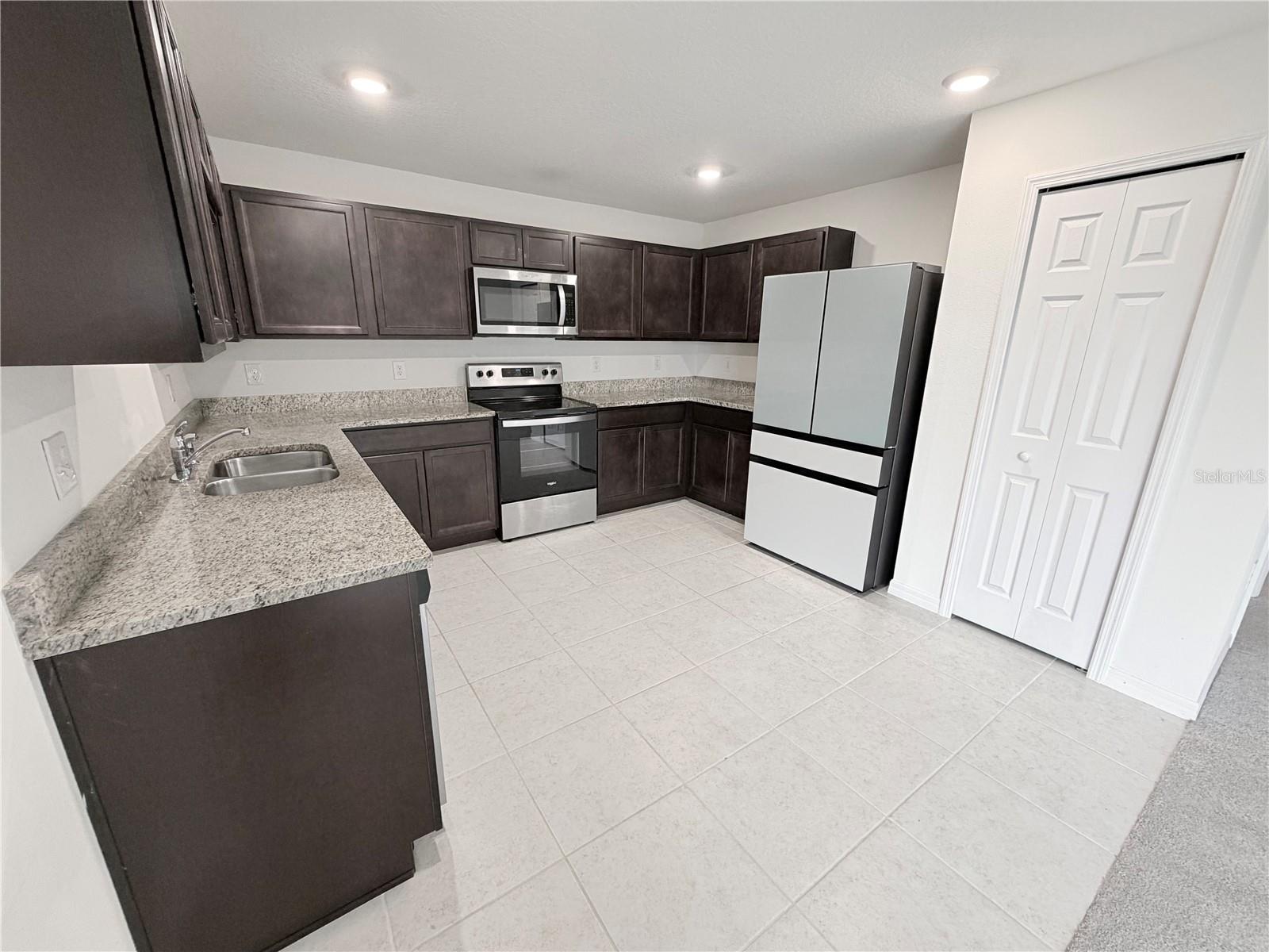 288 Towns Cir Property Photo 18