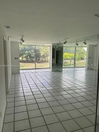 3503 Oaks Way #212 Property Photo 6