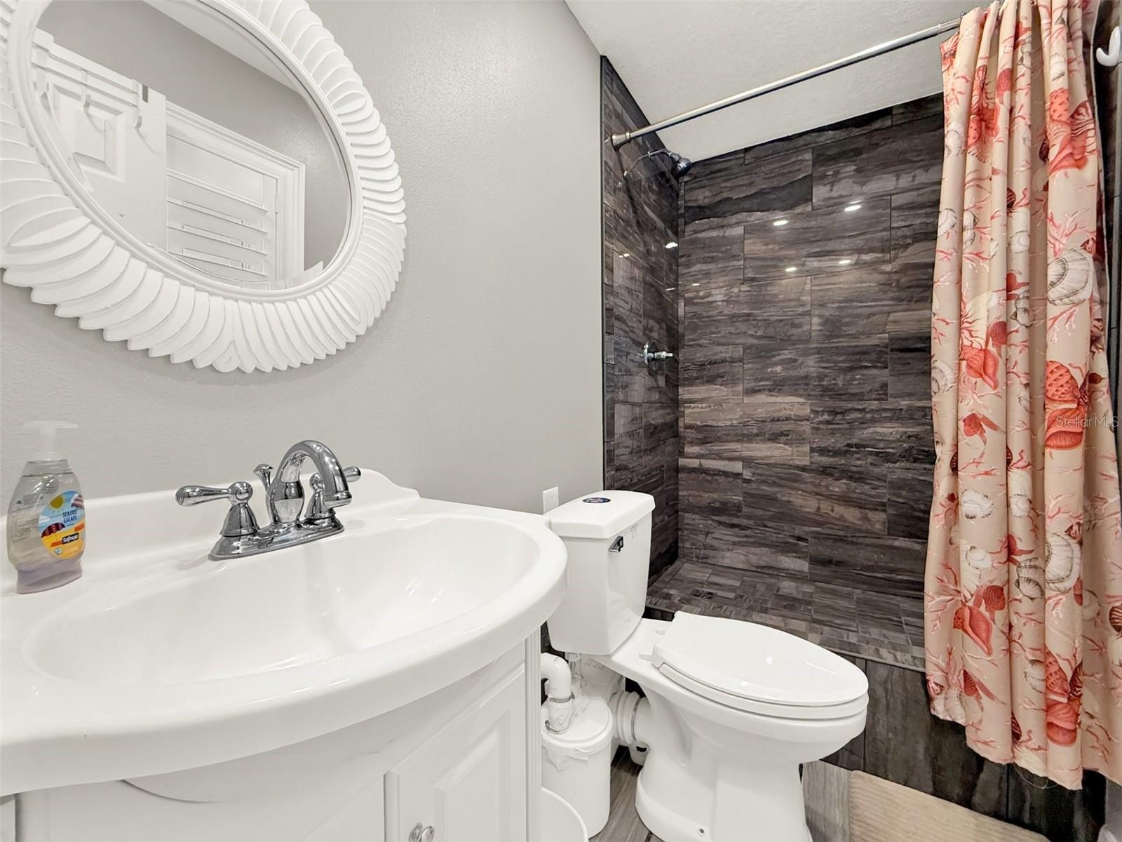 301 Quay Assisi Property Photo 45