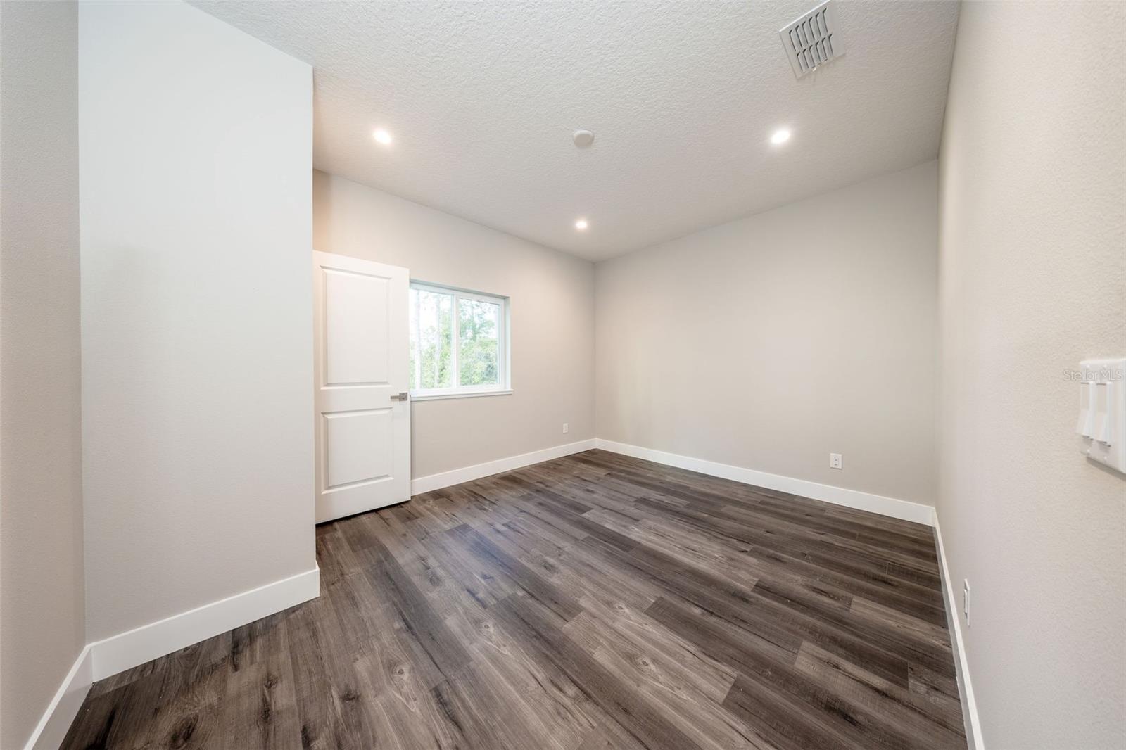 310 Mitnik Dr Property Photo 32