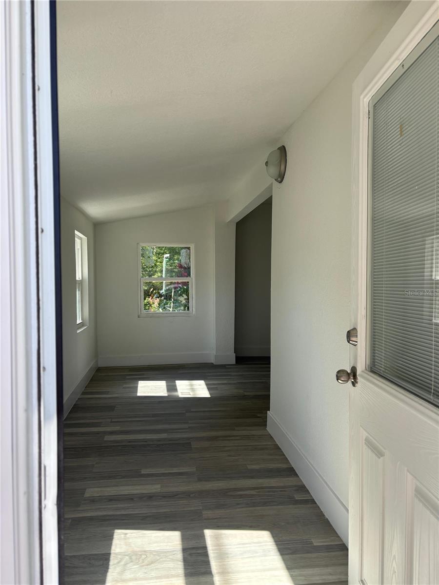 702 W Hillsboro St Property Photo 2