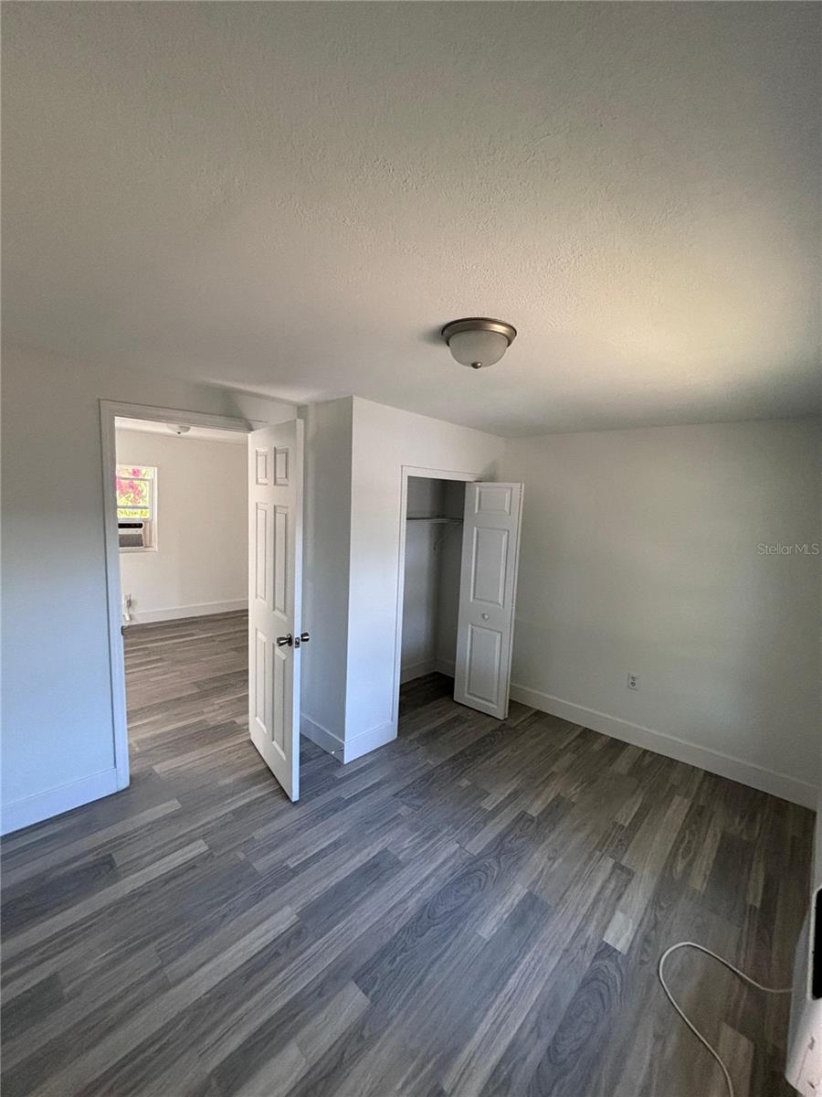 702 W Hillsboro St Property Photo 8