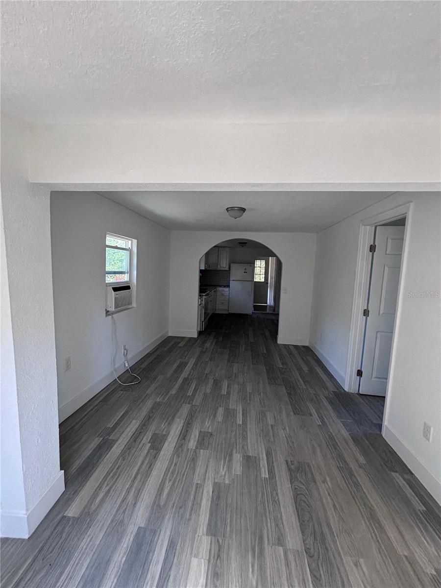 702 W Hillsboro St Property Photo 9