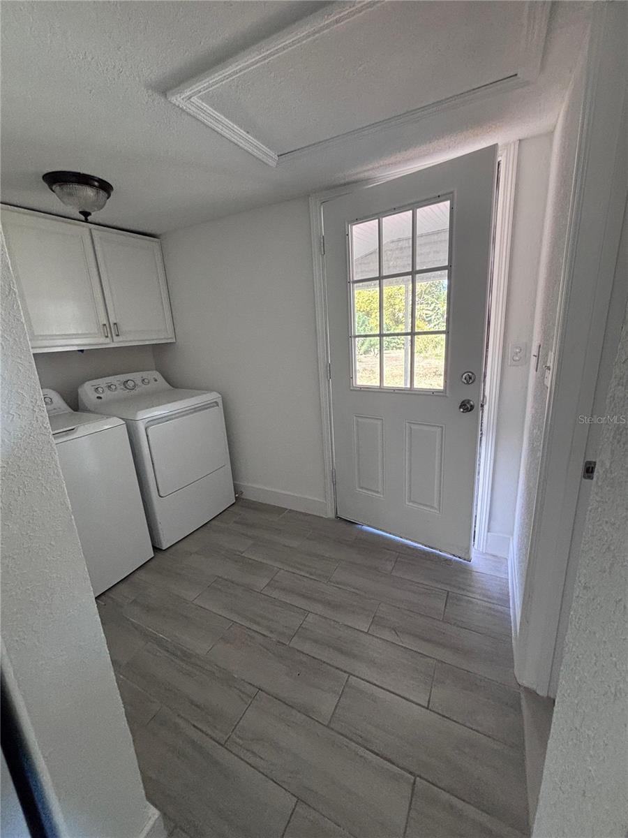 702 W Hillsboro St Property Photo 16