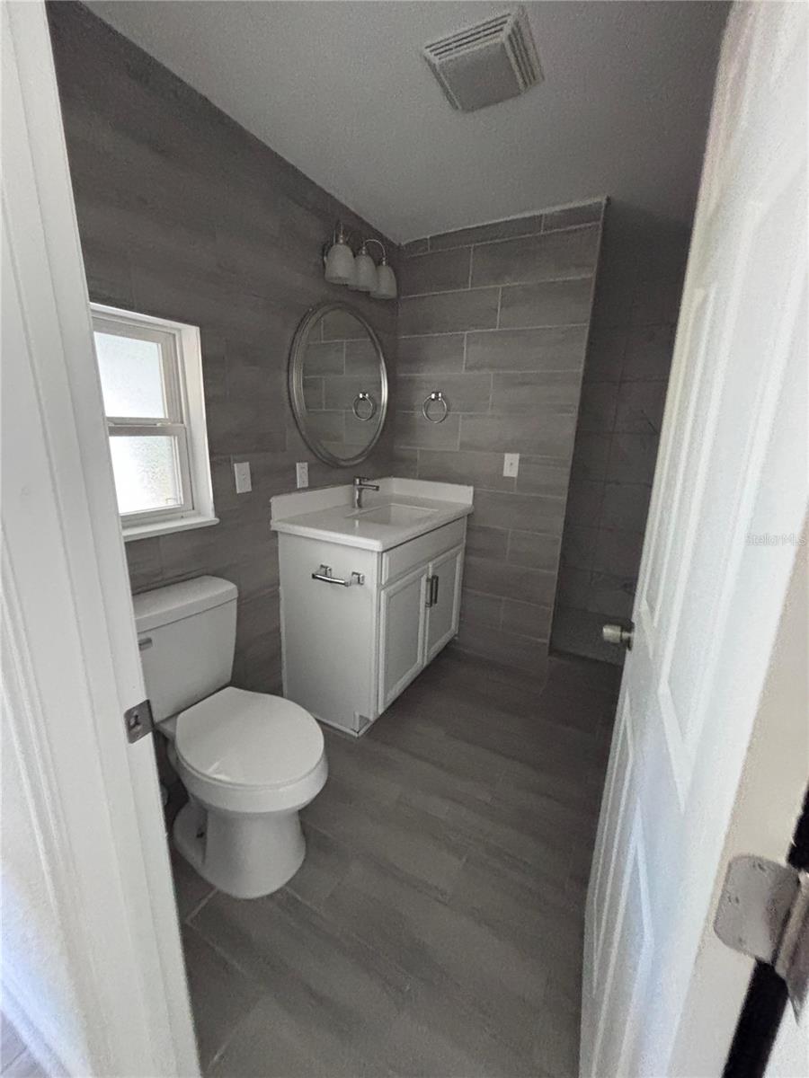 702 W Hillsboro St Property Photo 17