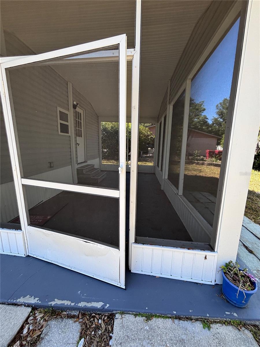 702 W Hillsboro St Property Photo 24