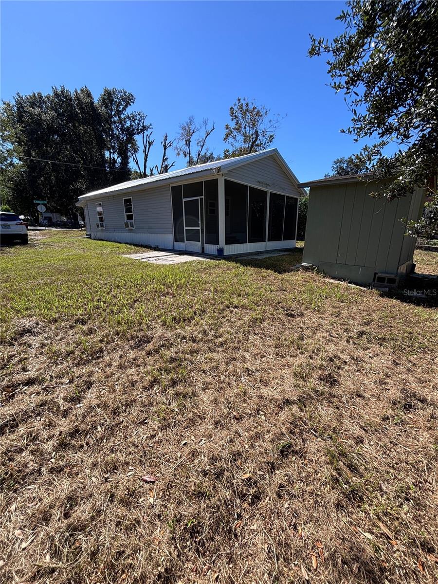 702 W Hillsboro St Property Photo 27