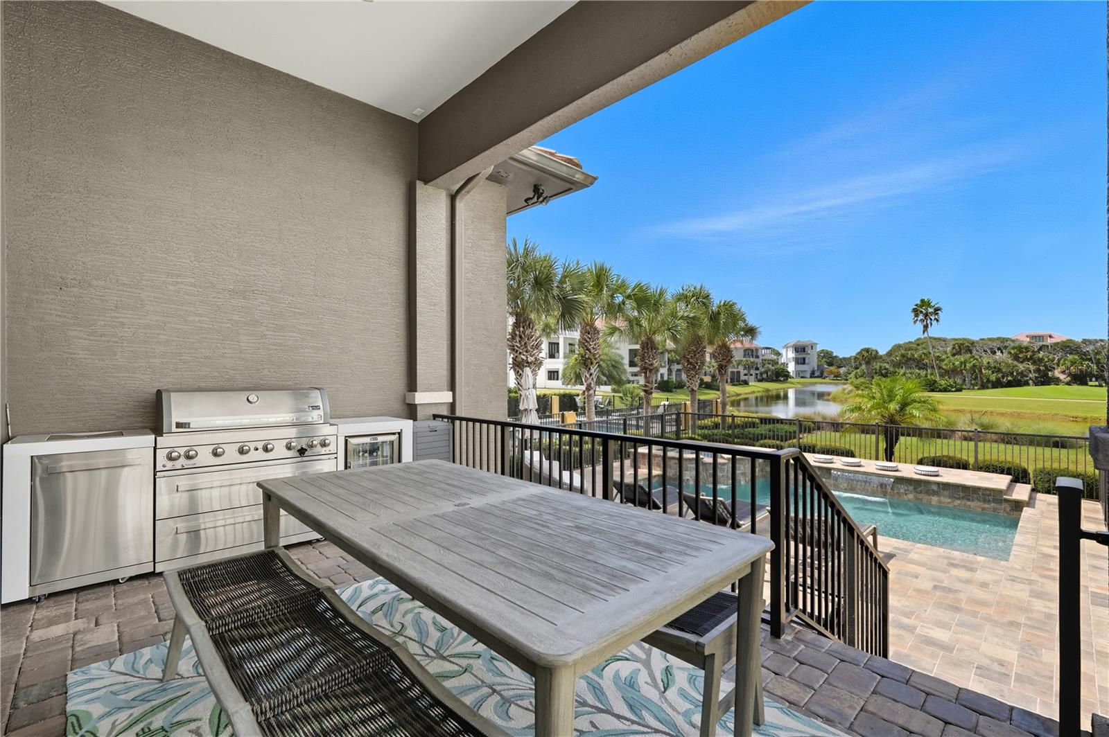 355 Ocean Crest Dr Property Photo 10
