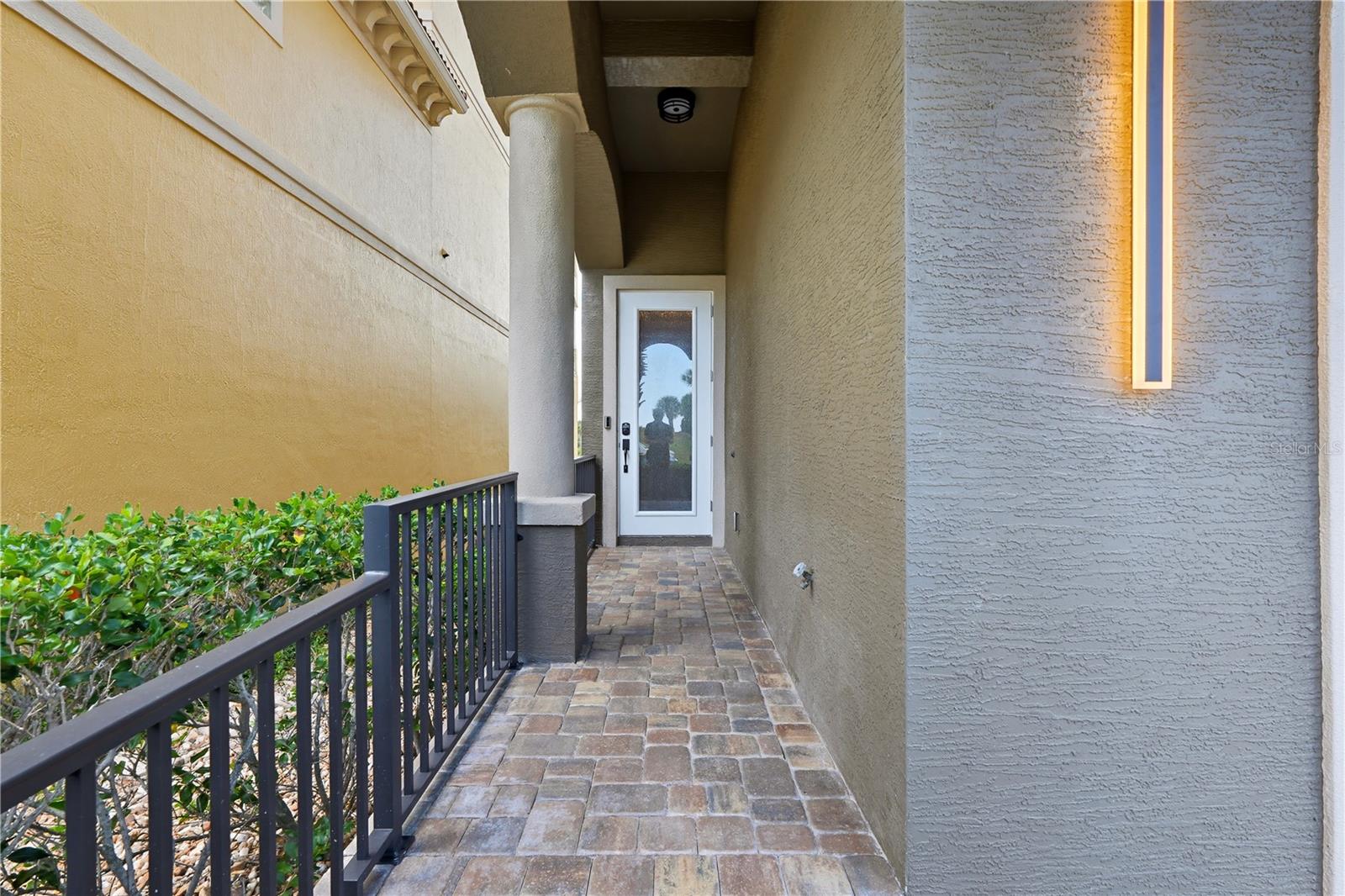 355 Ocean Crest Dr Property Photo 12