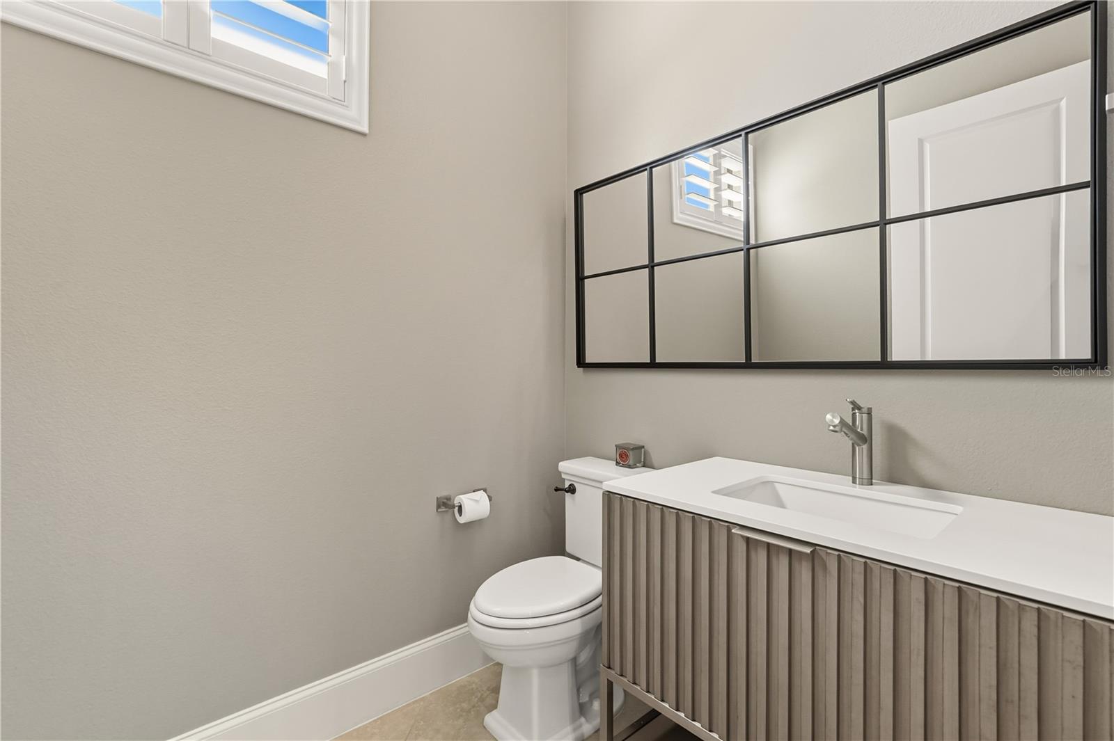 355 Ocean Crest Dr Property Photo 48