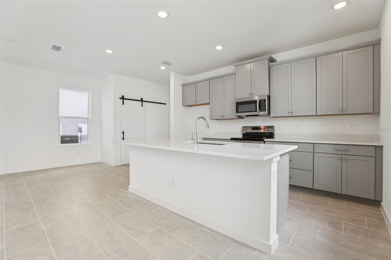 2055 Iorio St Property Photo 12