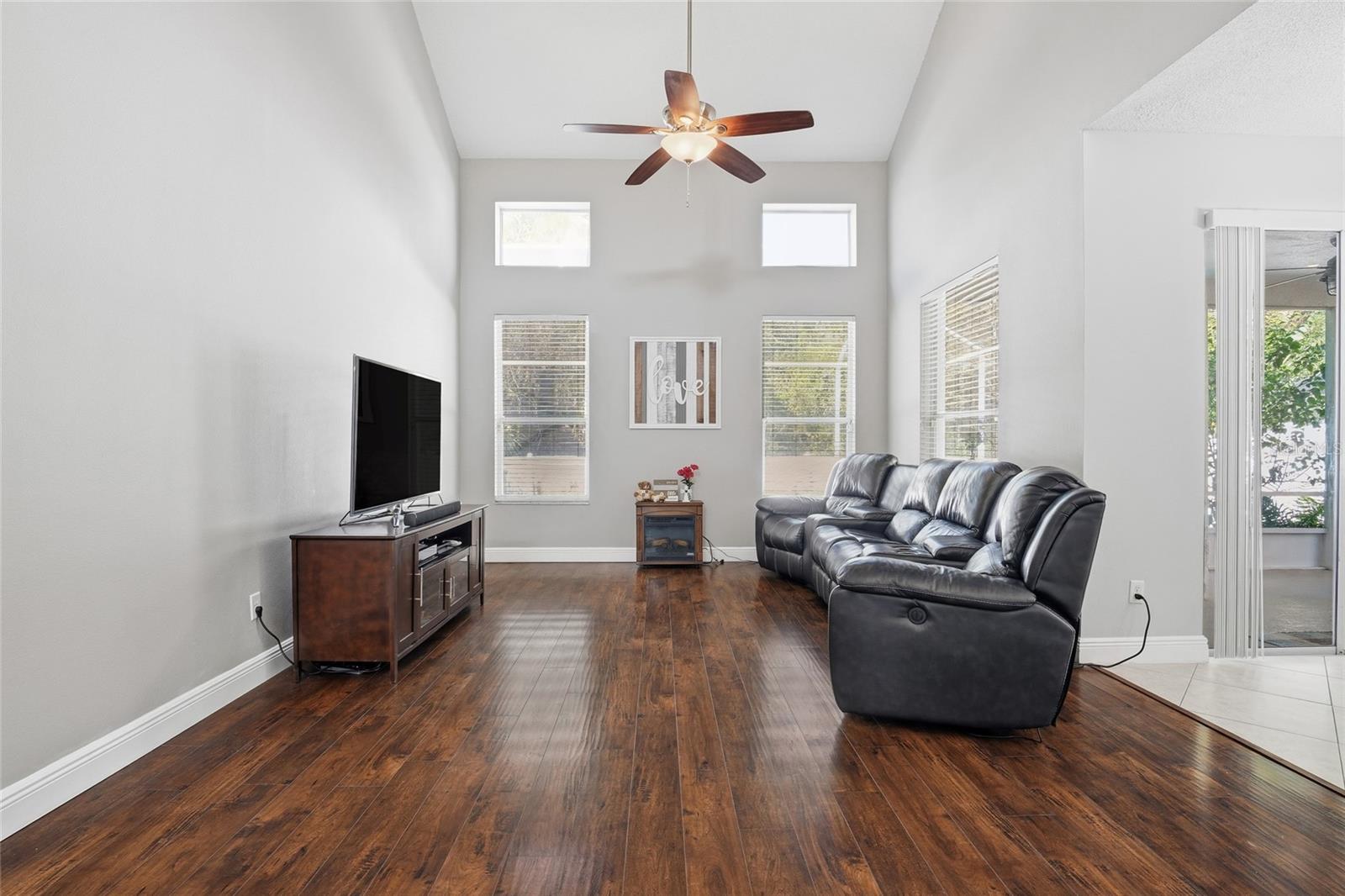 930 Oak Chase Dr Property Photo 4