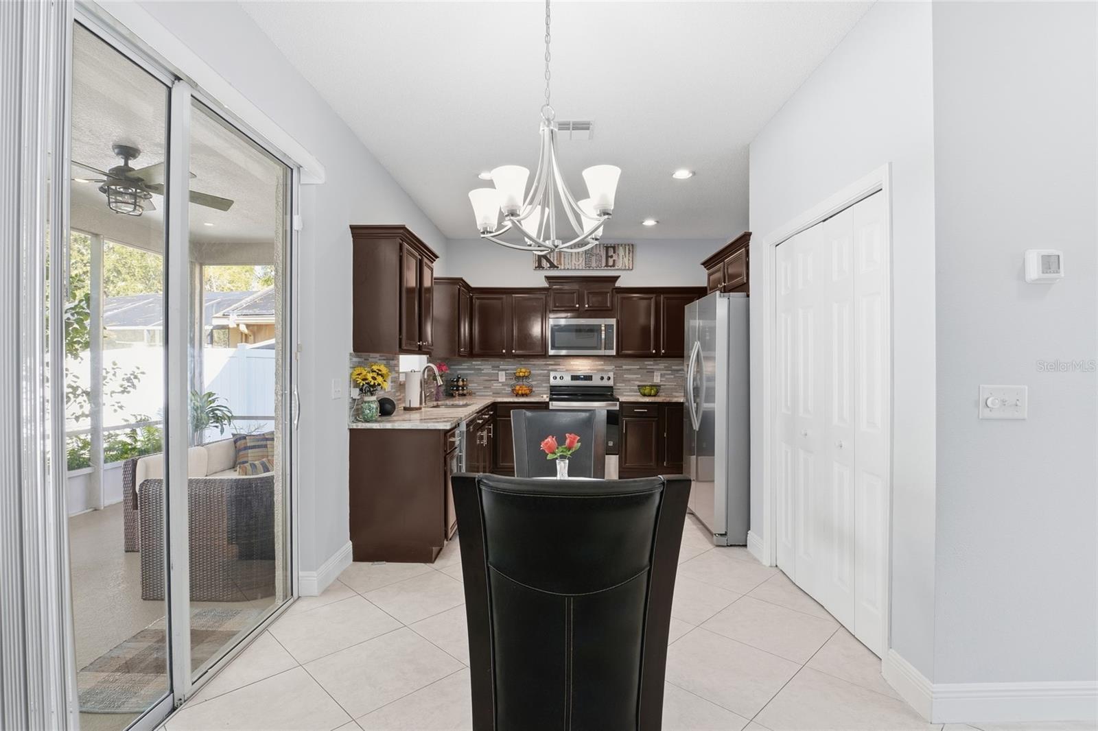 930 Oak Chase Dr Property Photo 6